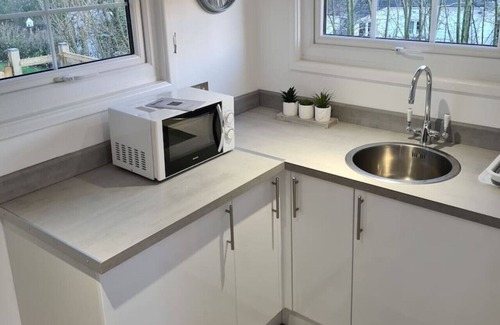 Cowbridge Cabin | Delightful Cowbridge Railway Carriage with Hot Tub