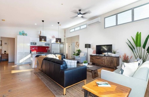 Dicky Beach House | Delightful Dicky Beach Holiday House
