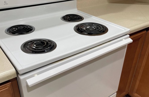 Auburn House | Delightful “Duesenburg”n2-bedroom house in tranquil Auburn with AC & a garage