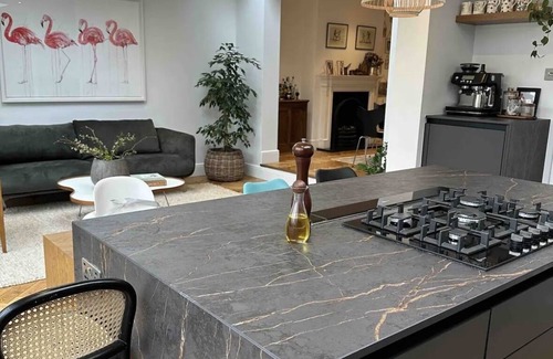 Mortlake House | DELIGHTFUL FAMILY HOME NEAR RICHMOND PARK