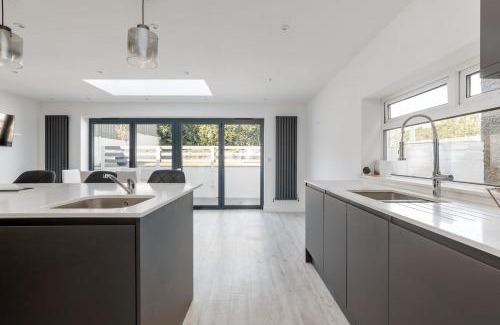 Branksome House | Delightful family home with parking, 8 minutes to beach