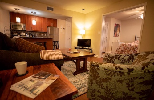 North Shoal Creek Condo | Delightful Gem w/Self Check-in, Washer inside, Gr8 location