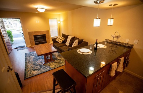 North Shoal Creek Condo | Delightful Gem w/Self Check-in, Washer inside, Gr8 location