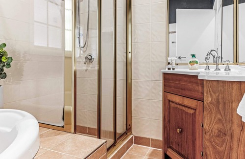 Figtree House | Delightful Getaway at Karbo