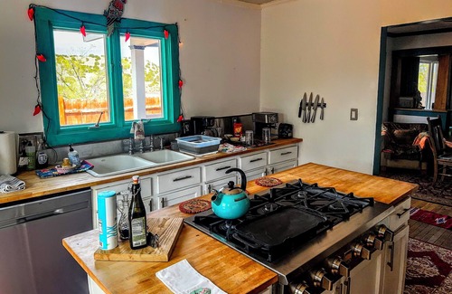 Madrid House | Delightful gypsy bungalow located in the bewitching mountain village of Madrid!