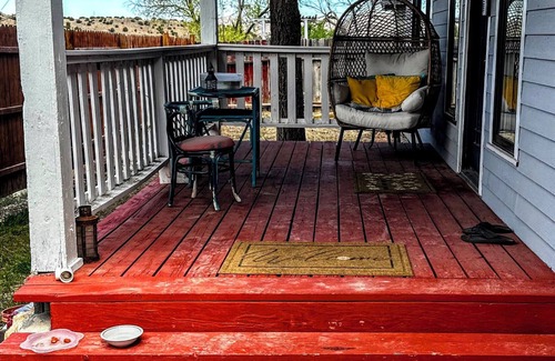 Madrid House | Delightful gypsy bungalow located in the bewitching mountain village of Madrid!