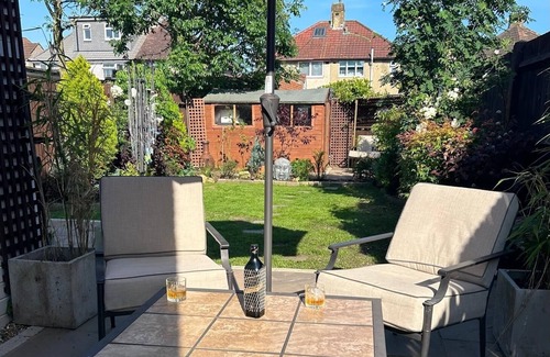 Pinkwell House | Delightful home near to Heathrow Airport, Central London & Windsor