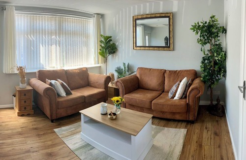 Pinkwell House | Delightful home near to Heathrow Airport, Central London & Windsor