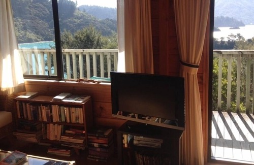 Te Mahia House | Delightful house close to beach with superb views