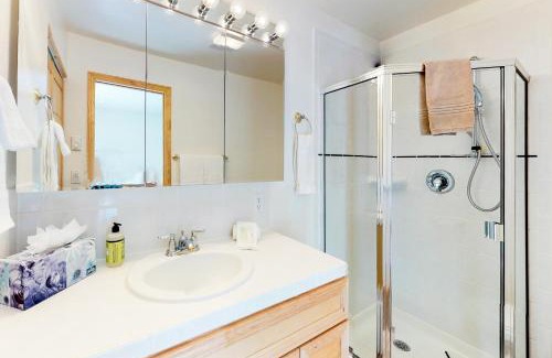 Warm Springs Apartment | Delightful International Village Getaway