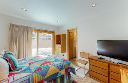 Warm Springs Apartment | Delightful International Village Getaway