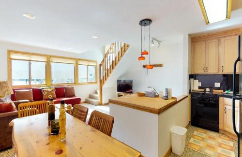 Warm Springs Apartment | Delightful International Village Getaway