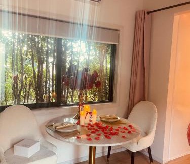St. Heliers House | Delightful little house & Chateau Charme Suite