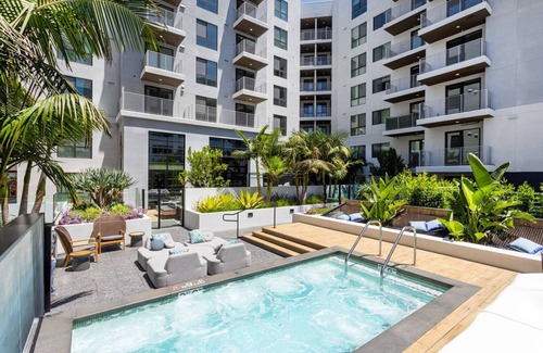 Downtown Long Beach Apartment | Delightful Long Beach Srudio, Pool & Gym, nr Shops, by Blueground