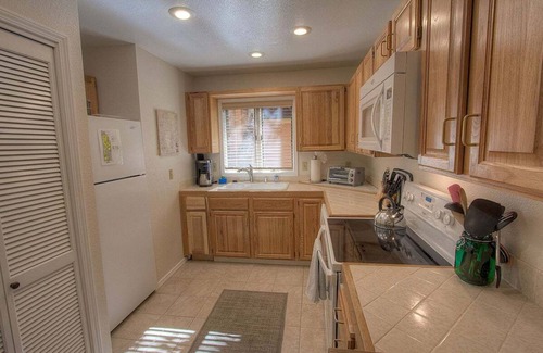 Incline Village Apartment | Delightful McCloud - Gorgeous Condo in McCloud!