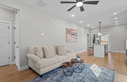 Indianapolis Apartment | Delightful modern duplex apartment well located in welcoming South Broad Ripple