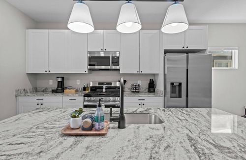 Indianapolis Apartment | Delightful modern duplex apartment well located in welcoming South Broad Ripple
