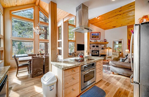 Purgatory House | Delightful mountain retreat, NEW private hot tub, fireplace, deck, & great views