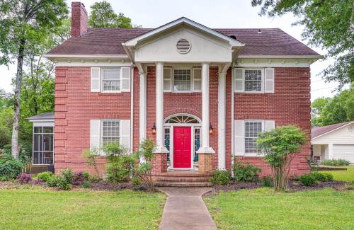Delight House | Delightful Retreat with Fireplace and Large Yard!