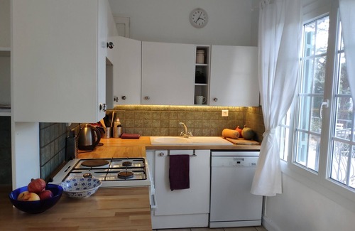 Collias Apartment | Delightful Riverside Apartment with River Views, The Upper 2