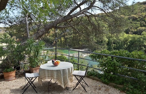 Collias Apartment | Delightful Riverside Apartment with River Views, The Wing