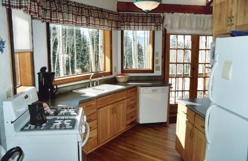 Telluride Cabin | Delightful Rustic Home 10 minutes from the Historic Town of Telluride Colorado