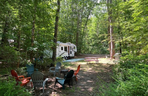 Cambridge RV Rental | Delightful RV Rental Surrounded by Woods