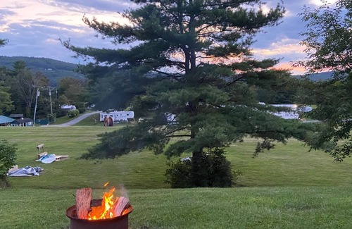 Cambridge RV Rental | Delightful RV Rental Surrounded by Woods