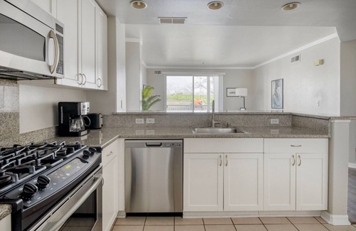 Santa Clara Apartment | Delightful Santa Clara 2BR w/Gym & Pool, nr Open-Air Mall, by Blueground