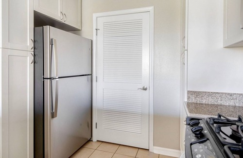 Santa Clara Apartment | Delightful Santa Clara 2BR w/Gym & Pool, nr Open-Air Mall, by Blueground