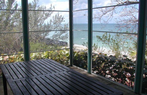 Current House | Delightful Seaside Getaway Nestled in Secluded Surroundings
