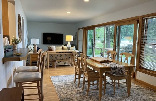 Interlochen Cottage | Delightful sunny beachfront cottage with fire pit 4 min to Concerts!