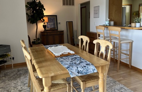Interlochen Cottage | Delightful sunny beachfront cottage with fire pit 4 min to Concerts!