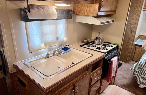 Lancaster House | Delightful tiny home/rv With shower
