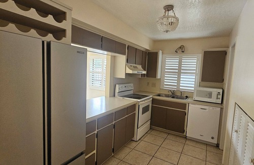 Tropic House | Delightful townhome in Melbourne 5 Minutes to the Beach!