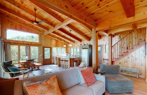 North Hero House | Delightful Waterfront Escape W/Three Kayaks, Free WiFi, Beach Access & More