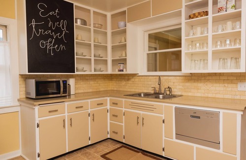Grand Rapids House | Delightfully quiet & cozy, middle of everywhere
