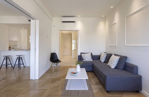 Omonia Apartment | Deligiorgi 1·Charming 7th-Floor Apartment with