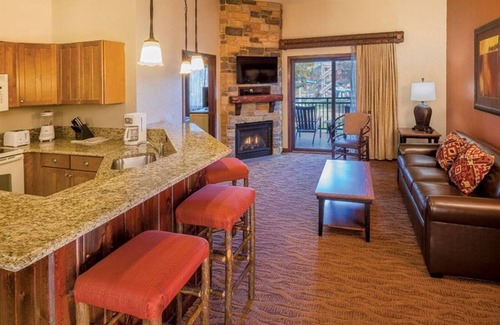 Wisconsin Dells Cabin | Dells Condo 1BR Suite FREE 9 Waterparks INSIDE