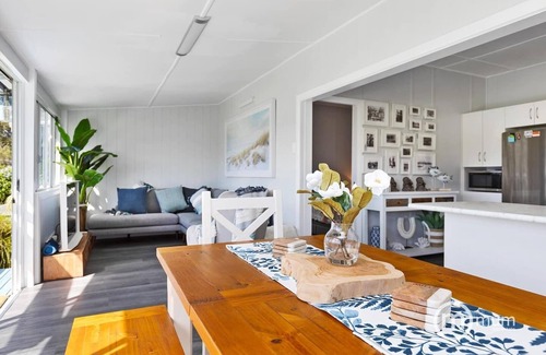Lake Conjola House | Dells Lakeside Cottage @ Lake Conjola