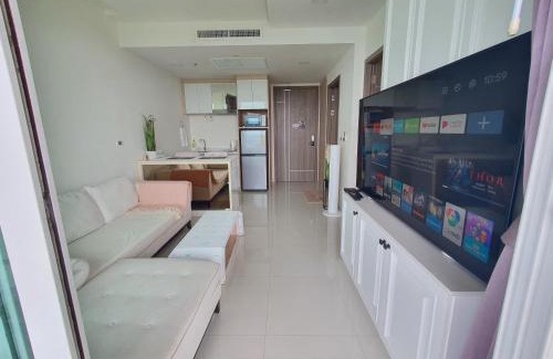 Bang Sare Apartment | Delmare Beachfront Bangsaray Premium Condominium