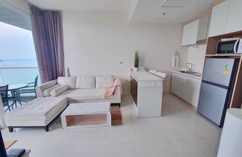 Bang Sare Apartment | Delmare Beachfront Bangsaray Premium Condominium