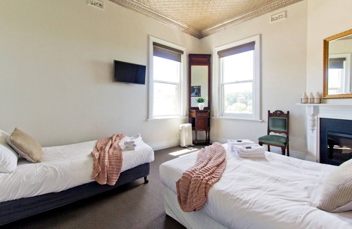 Deloraine Hotel | Deloraine Hotel
