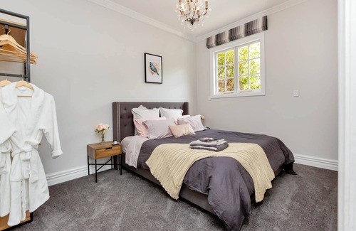 Whangarei Villa | Deloraine Stone Cottage, Deloraine Cottage - luxury accommodation near Abbey Caves