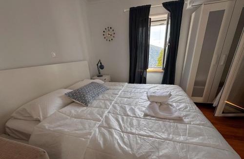 Delphi House | Delphi Sunset Studio