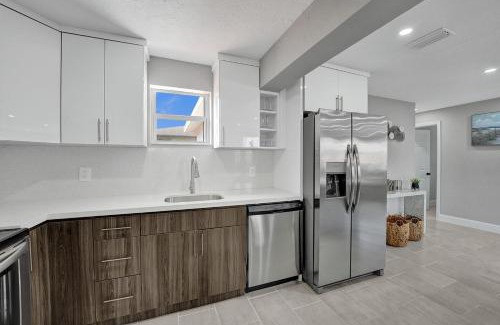 Delray Beach House | Delray Beach 4Bed Home Football Games Backyard