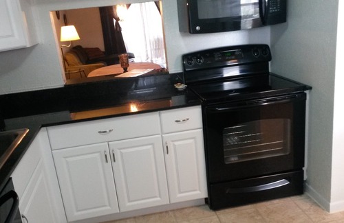 Delray Beach Condo | Delray Beach Beautifully Lago Del Ray 2/2 Lake View Renovated Condo,8Min 2 Beach