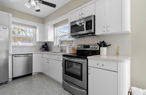 Marina District House | Delray Oasis- 1 Block to the Ave