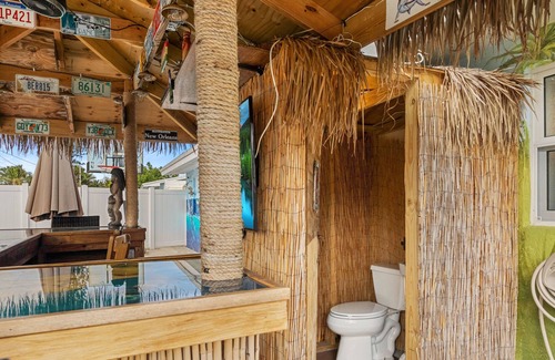 Tropic Palms House | Delray Paradise - Golf, Huge Private Pool and Spa, Tiki Bar