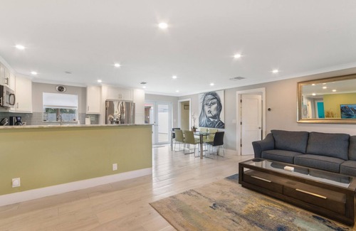 Tropic Palms House | Delray Paradise - Golf, Huge Private Pool and Spa, Tiki Bar